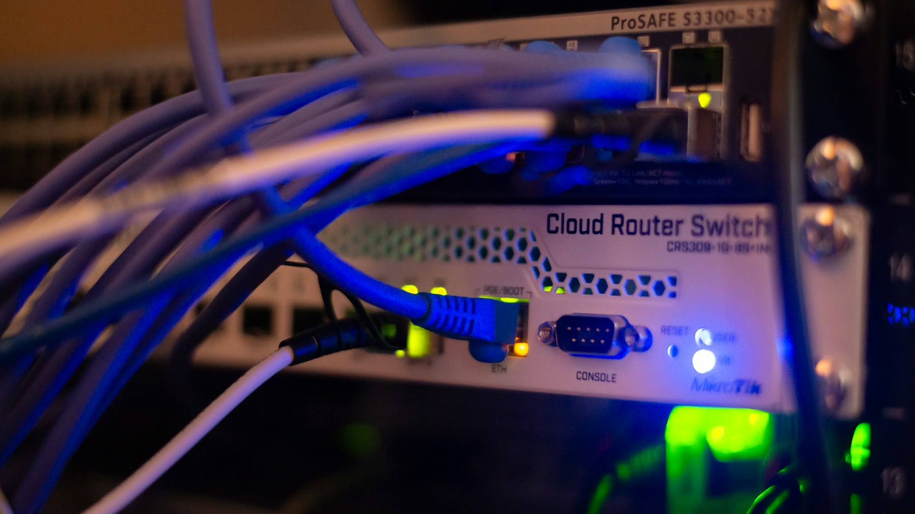 Network equipment and connected cables